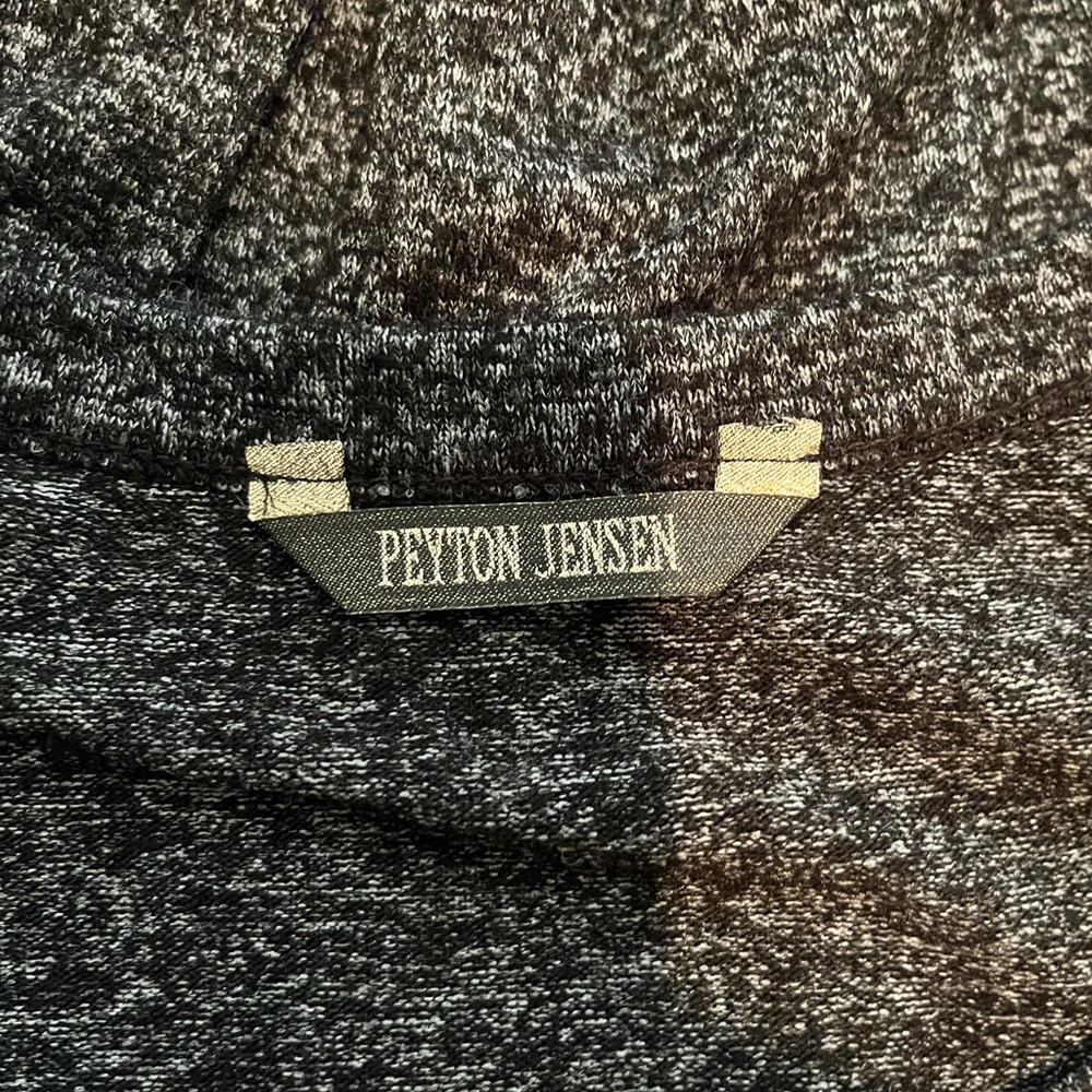 Peyton Jensen - Evereve - Gray Long Sleeve w/ cold shoulder detail - Picture 4 of 4